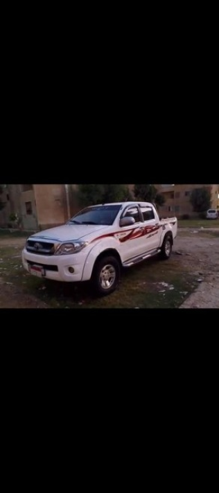 Toyota Hilux 2009 White Automatic Used for Sale in Qalyubia