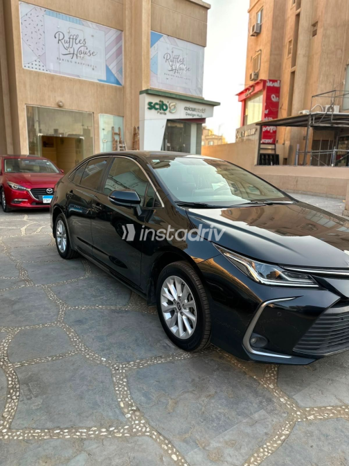 تويوتا كورولا 2022 أسود أوتوماتيك مستعملة للبيع في القاهرة الكبرى ( القاهرة - الجيزة) - 8