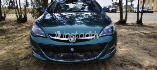 Opel Astra 2014 Green Automatic Used for Sale in Mokattam - 2