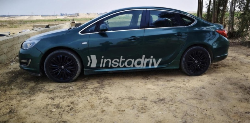 Opel Astra 2014 Green Automatic Used for Sale in Mokattam - 6