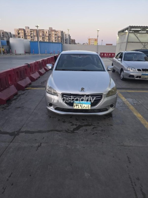 Peugeot 301 2015 Silver Automatic Used for Sale in El Haram - 1