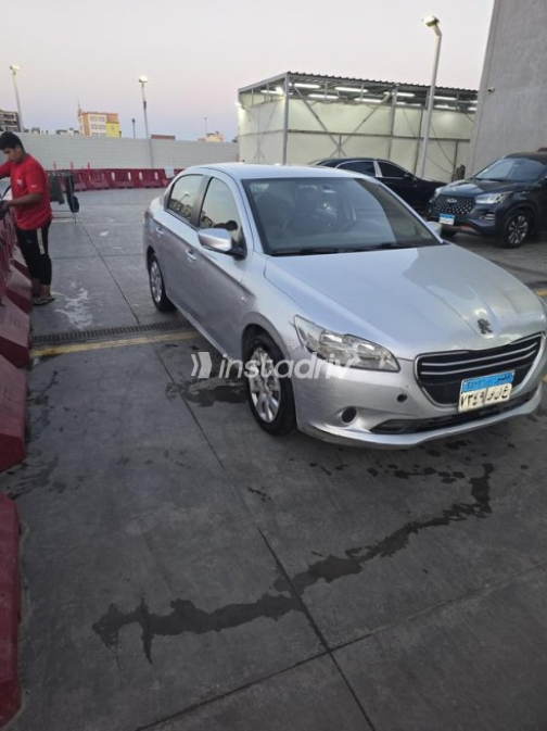 Peugeot 301 2015 Silver Automatic Used for Sale in El Haram - 2