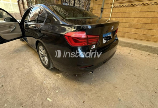 بي ام دبليو 318 2017 أسود أوتوماتيك مستعملة للبيع في القاهرة - 4