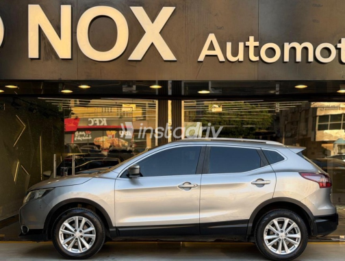 Nissan Qashqai 2017 Silver Automatic Used for Sale in Nasr city - 5