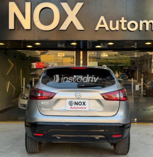 Nissan Qashqai 2017 Silver Automatic Used for Sale in Nasr city - 6