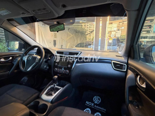 Nissan Qashqai 2017 Silver Automatic Used for Sale in Nasr city - 8