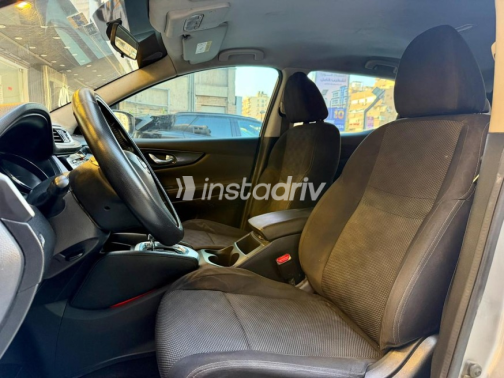 Nissan Qashqai 2017 Silver Automatic Used for Sale in Nasr city - 9