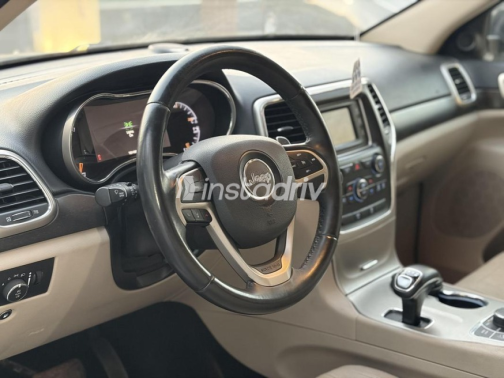 جيب جراند شيروكي 2017 رمادي أوتوماتيك مستعملة للبيع في مدينة الشيخ زايد - 5