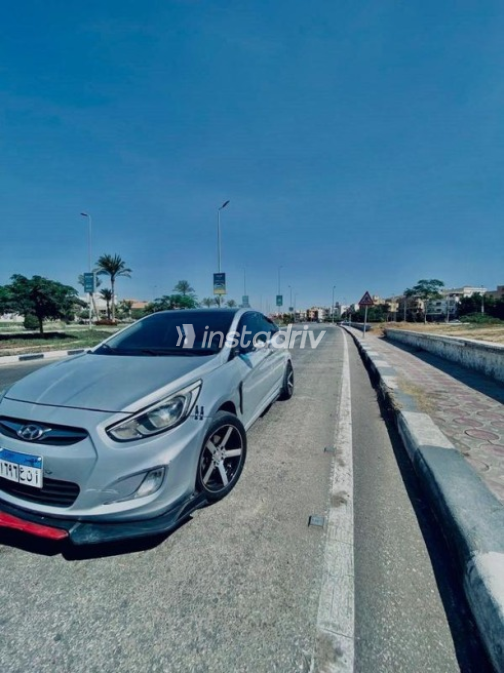 هيونداي اكسنت RB 2015 فضي أوتوماتيك مستعملة للبيع في القاهرة - 1