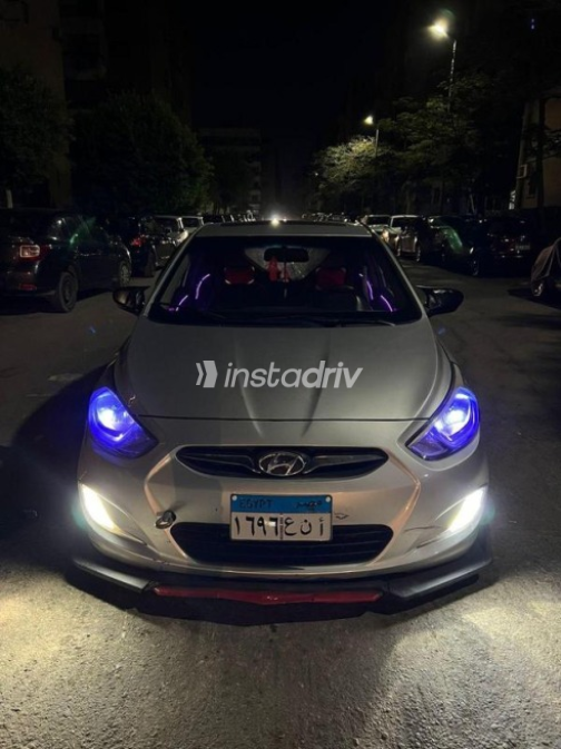 هيونداي اكسنت RB 2015 فضي أوتوماتيك مستعملة للبيع في القاهرة - 2