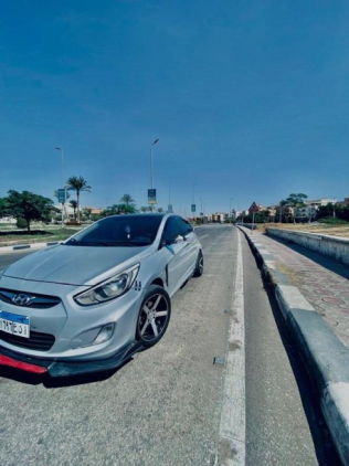 هيونداي اكسنت RB 2015 فضي أوتوماتيك مستعملة للبيع في القاهرة