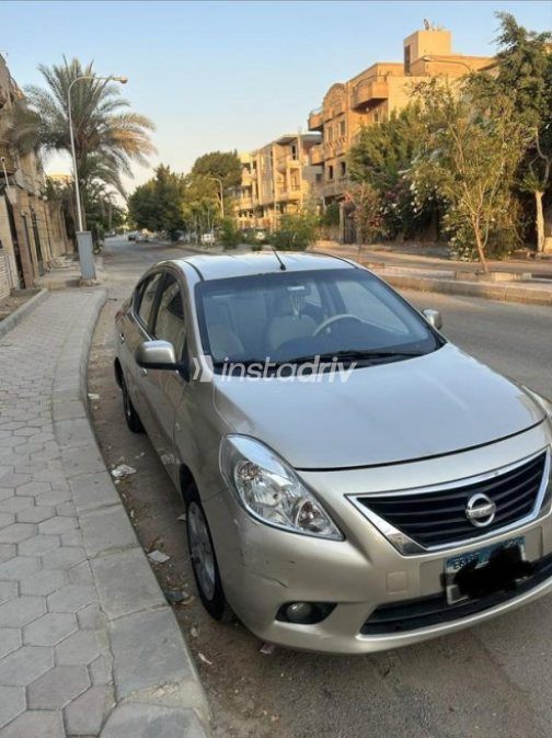 نيسان صنى 2014 ذهبي أوتوماتيك مستعملة للبيع في العبور - 2