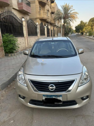 نيسان صنى 2014 ذهبي أوتوماتيك مستعملة للبيع في العبور