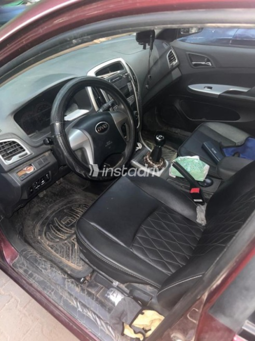 بى واى دى‬ F3 2025 أحمر غامق أوتوماتيك مستعملة للبيع في المعادى - 2