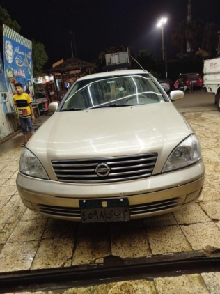 نيسان صنى 2012 برونزي أوتوماتيك مستعملة للبيع في الباجور