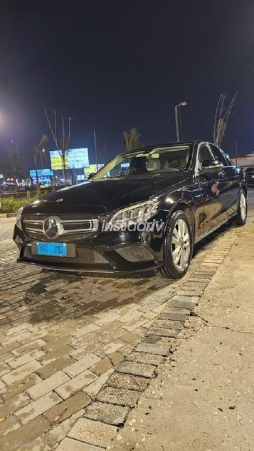 مرسيدس C 180 2019 أسود أوتوماتيك مستعملة للبيع في مدينة الشيخ زايد - 2
