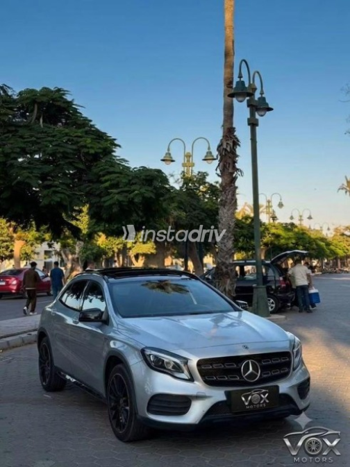 مرسيدس GLA 200 2020 فضي أوتوماتيك مستعملة للبيع في القاهرة - 3