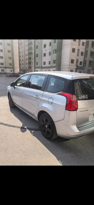 Peugeot 5008 2012 Silver Automatic Used for Sale in Greater Cairo ( Cairo + Giza)