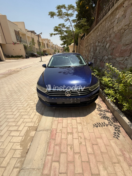 Volkswagen Passat 2018 Blue Automatic Used for Sale in Greater Cairo ( Cairo + Giza) - 7