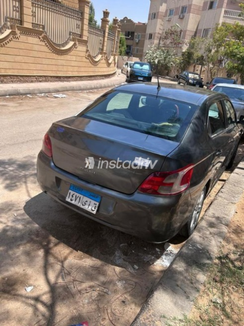 بيجو 301 2014 رمادي غامق أوتوماتيك مستعملة للبيع في العبور - 5