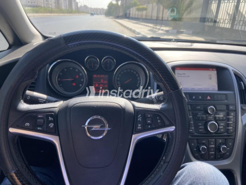 اوبل أسترا 2020 أسود أوتوماتيك مستعملة للبيع في الإسكندرية - 2