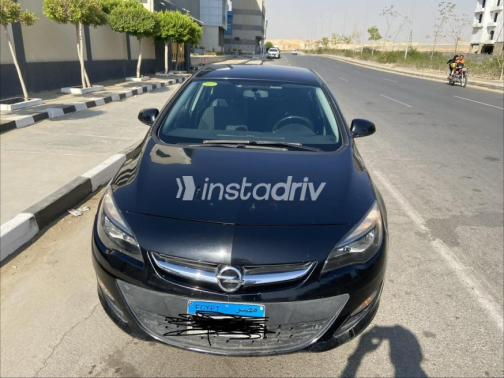 اوبل أسترا 2020 أسود أوتوماتيك مستعملة للبيع في الإسكندرية - 4
