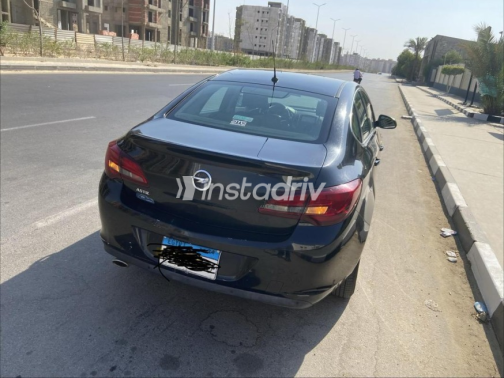اوبل أسترا 2020 أسود أوتوماتيك مستعملة للبيع في الإسكندرية - 7