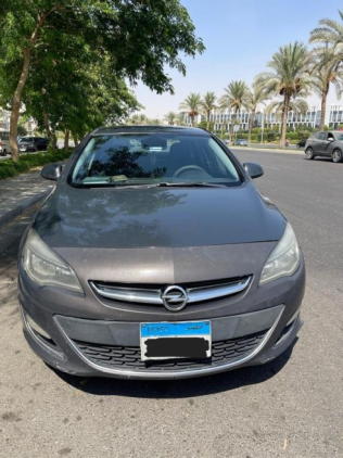 اوبل أسترا 2015 رمادي غامق أوتوماتيك مستعملة للبيع في مدينتى
