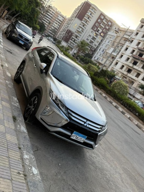 Mitsubishi Xpander Cross 2020 Silver Automatic Used for Sale in Alexandria - 2