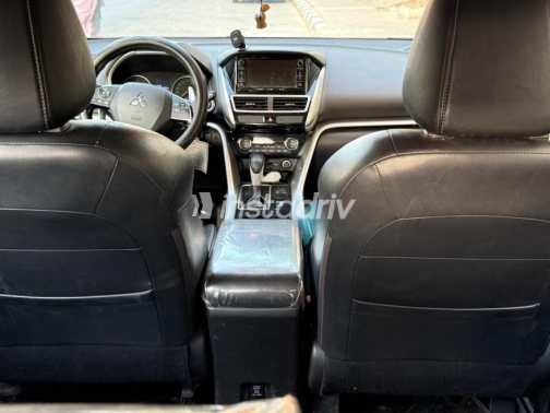 Mitsubishi Xpander Cross 2020 Silver Automatic Used for Sale in Alexandria - 3
