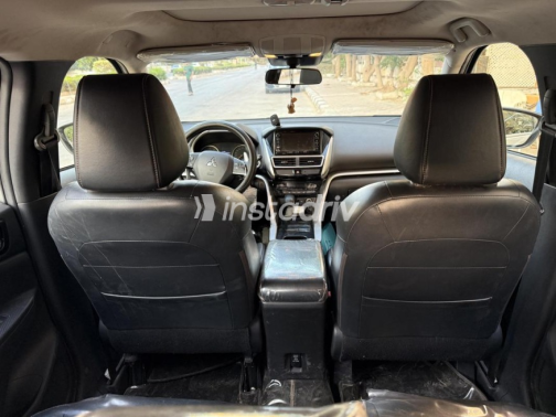 Mitsubishi Xpander Cross 2020 Silver Automatic Used for Sale in Alexandria - 6
