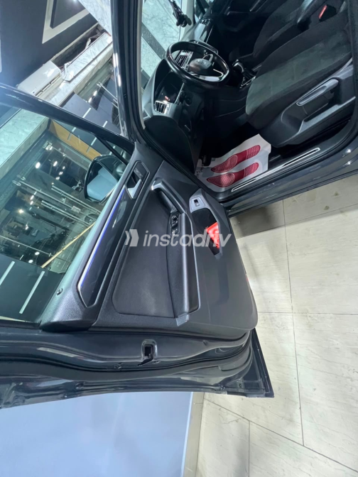 Volkswagen Tiguan 2021 Gray Automatic Used for Sale in Greater Cairo ( Cairo + Giza) - 4