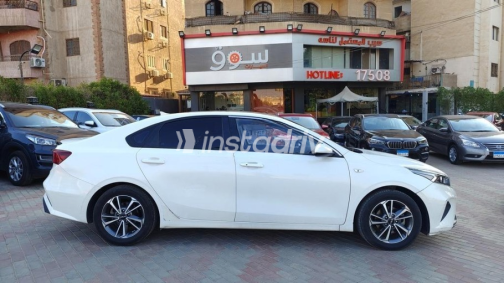 Kia Cerato 2022 White Automatic Used for Sale in Maadi - 2