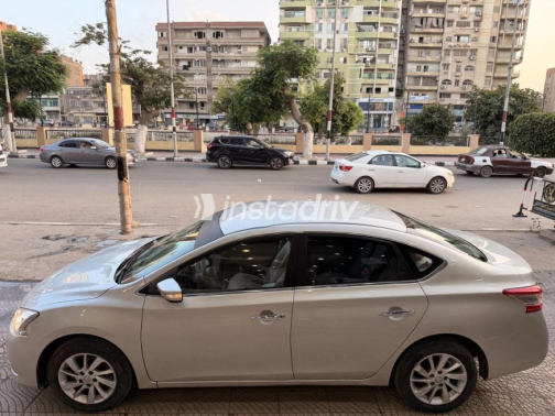 Nissan Sentra 2019 Gold Automatic Used for Sale in Cairo - 5