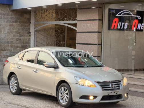 Nissan Sentra 2019 Gold Automatic Used for Sale in Cairo - 8