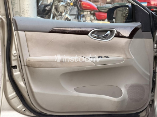 Nissan Sentra 2019 Gold Automatic Used for Sale in Cairo - 9