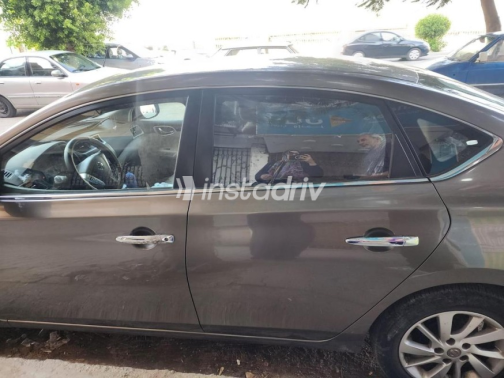 Nissan Sentra 2023 White Automatic Used for Sale in Maadi - 1