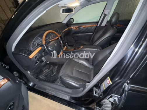Mercedes E 350 2005 Black Automatic Used for Sale in Cairo - 4