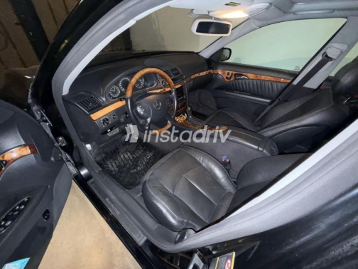 Mercedes E 350 2005 Black Automatic Used for Sale in Cairo - 5