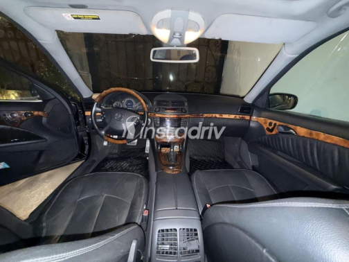 Mercedes E 350 2005 Black Automatic Used for Sale in Cairo - 6