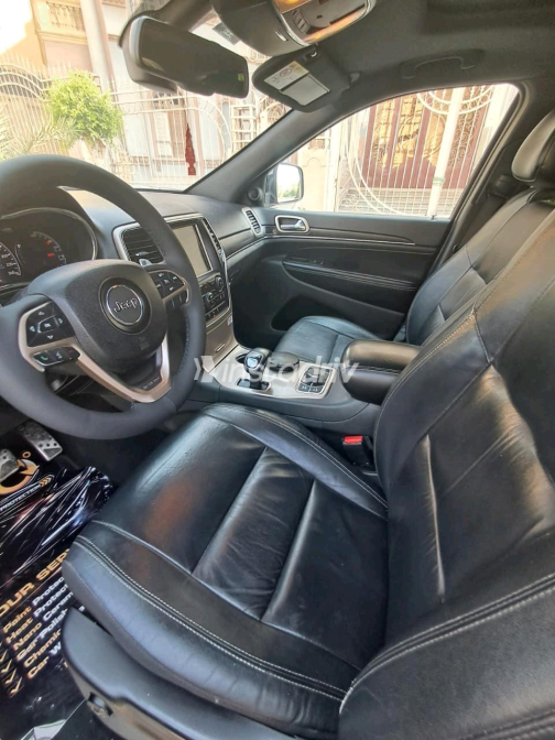 Jeep Grand Cherokee 2016 White Automatic Used for Sale in Greater Cairo ( Cairo + Giza) - 5