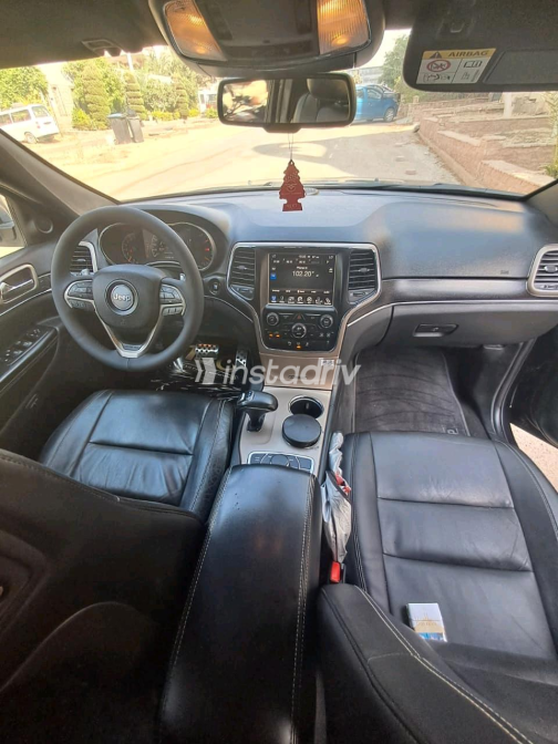 Jeep Grand Cherokee 2016 White Automatic Used for Sale in Greater Cairo ( Cairo + Giza) - 9