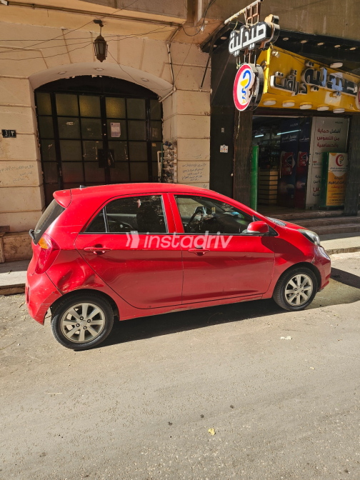 Kia Picanto 2015 Red Automatic Used for Sale in Greater Cairo ( Cairo + Giza) - 4