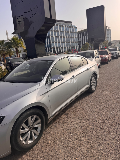 Volkswagen Passat 2021 Silver Automatic Used for Sale in Greater Cairo ( Cairo + Giza) - 2