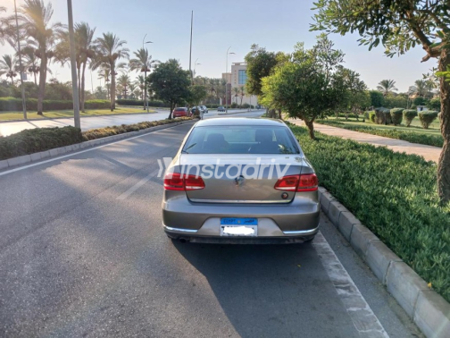 Volkswagen Passat 2011 Bronze Automatic Used for Sale in Mokattam - 6