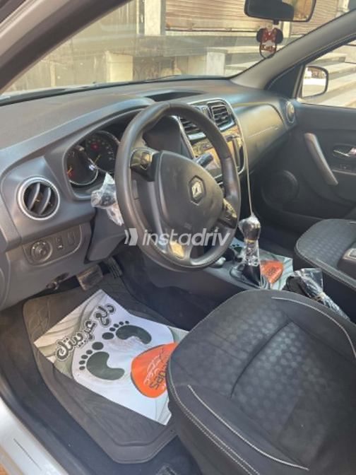 Renault Logan 2015 Silver Automatic Used for Sale in Greater Cairo ( Cairo + Giza) - 1