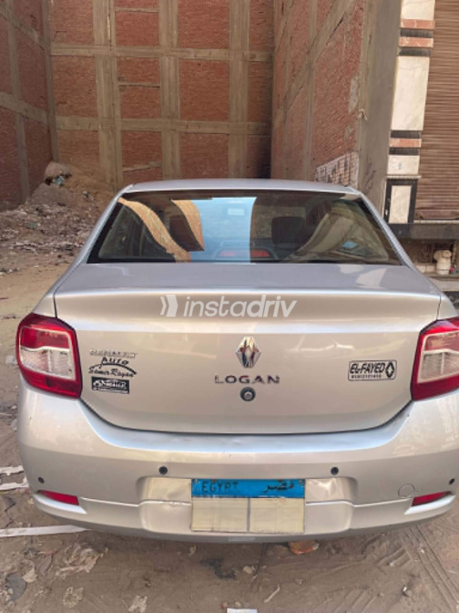 Renault Logan 2015 Silver Automatic Used for Sale in Greater Cairo ( Cairo + Giza) - 3