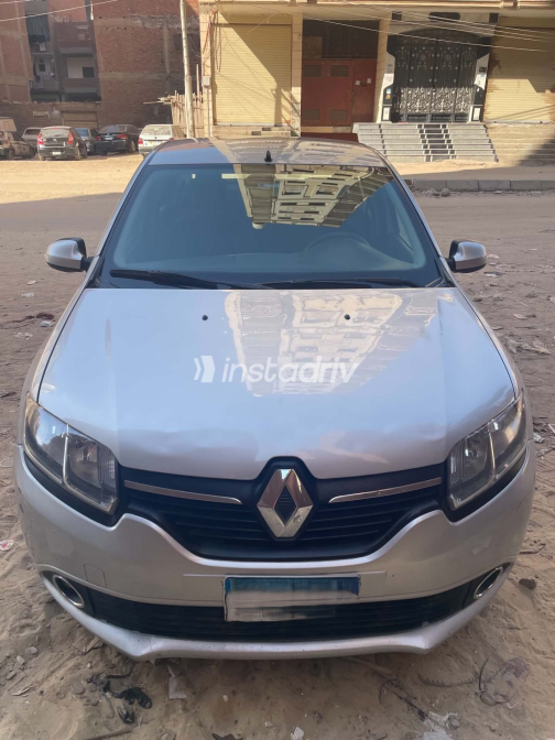 Renault Logan 2015 Silver Automatic Used for Sale in Greater Cairo ( Cairo + Giza) - 4