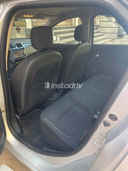 Renault Logan 2015 Silver Automatic Used for Sale in Greater Cairo ( Cairo + Giza) - 6