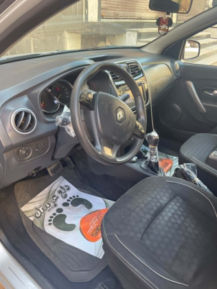 Renault Logan 2015 Silver Automatic Used for Sale in Greater Cairo ( Cairo + Giza)